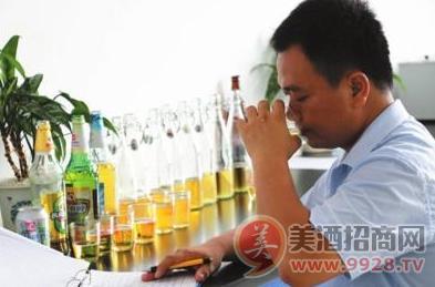 啤酒评论：燕京啤酒玉林公司何镕均从业14年精益求精、尽善尽美